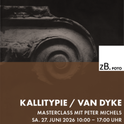 Detailaufnahme einer historischen Steinarchitektur mit Textoverlay „Kallitypie / Van Dyke Masterclass mit Peter Michels, 27. Juni 2026“.